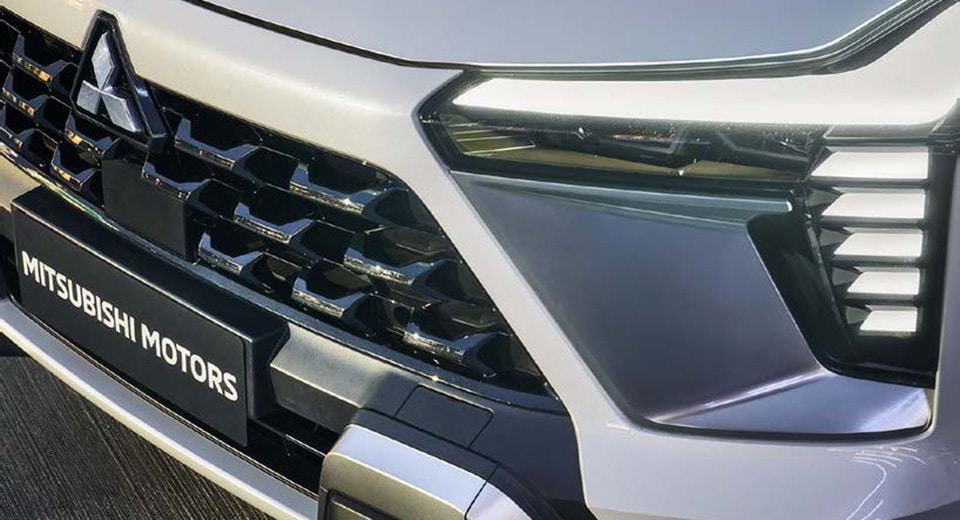 24MY_OutlanderSport_RHD_Brochure_Fr-V32